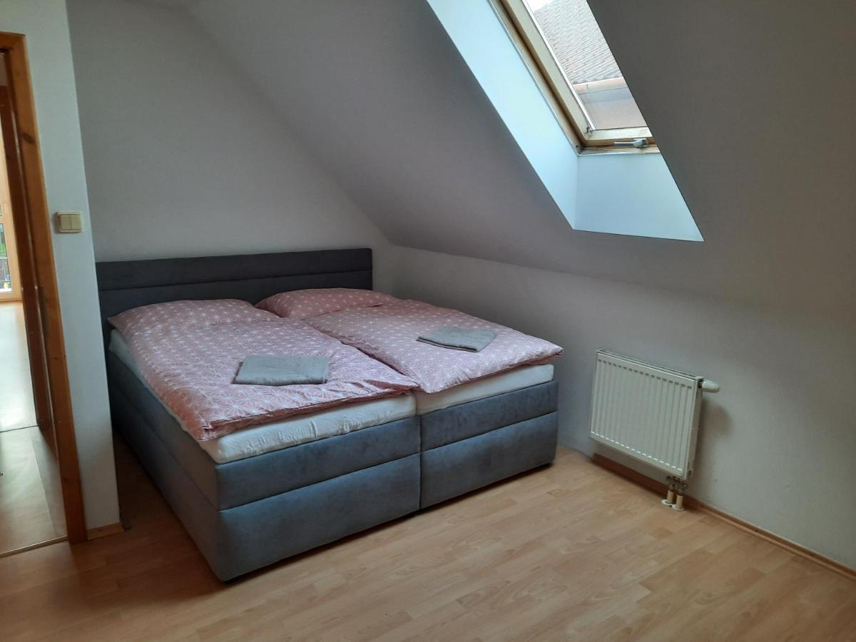 Apartman Chiarita Nemšová Eksteriør bilde