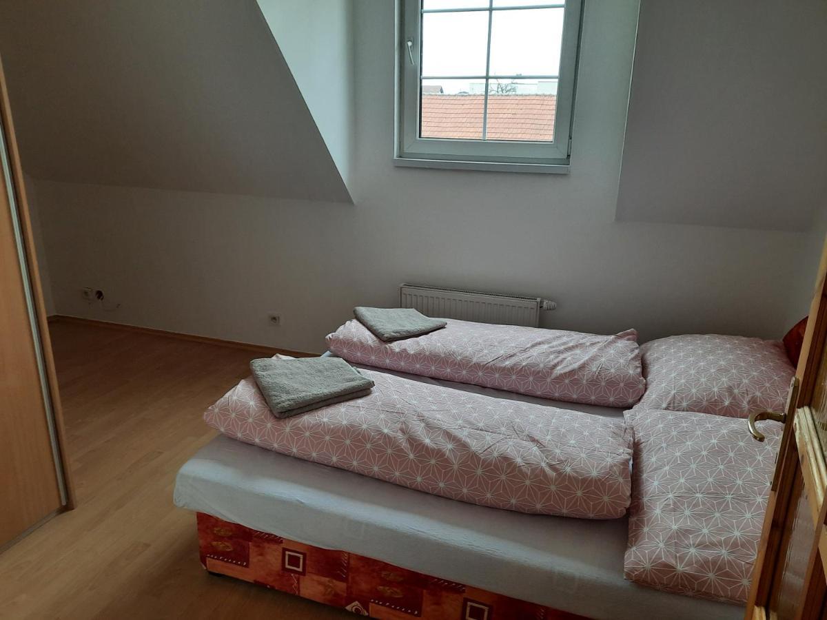 Apartman Chiarita Nemšová Eksteriør bilde