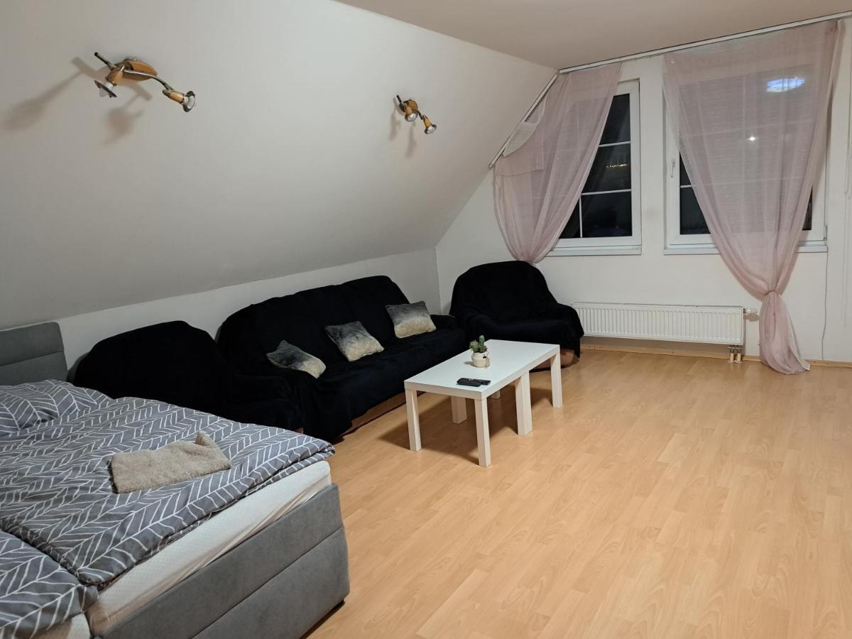 Apartman Chiarita Nemšová Eksteriør bilde